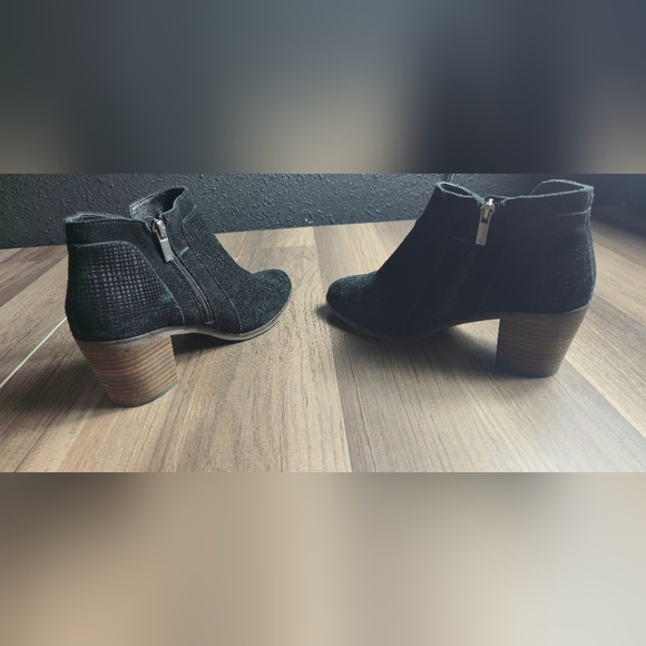 Lucky Brand Ponic Black SIZE 8.5 Suede Ankle Bootie Side Slit Zip Heeled - Picture 7 of 10